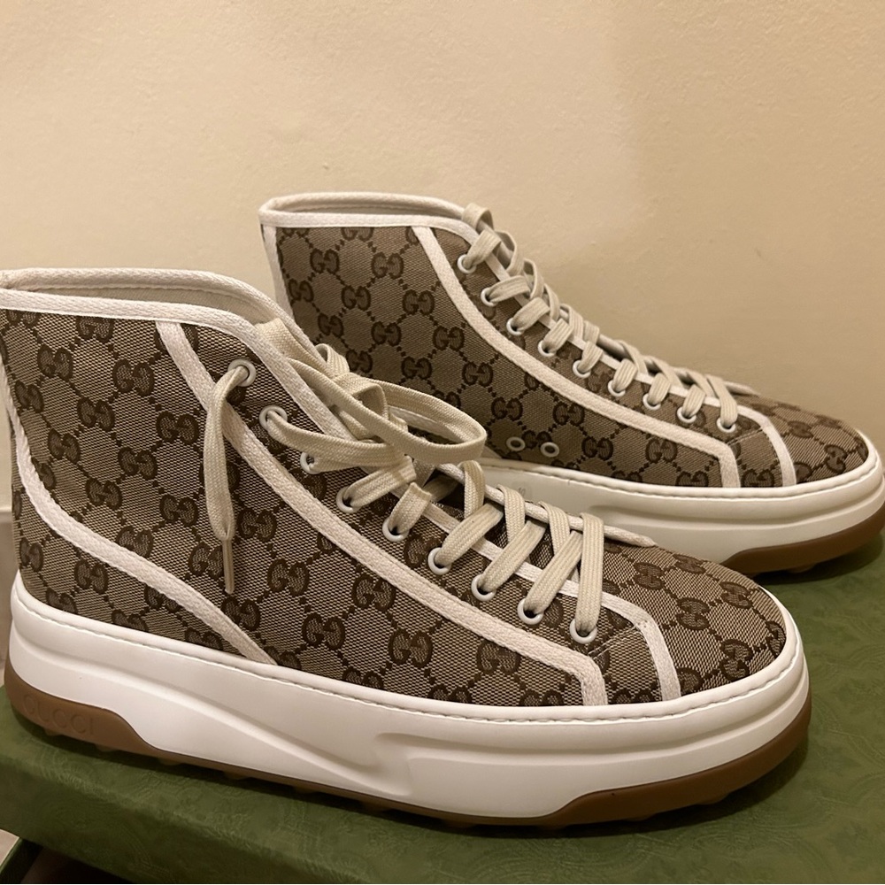 Gucci shoes for men size 10
